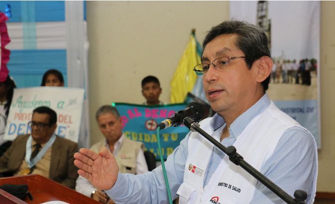 MINISTRO SALUD DE PIE
