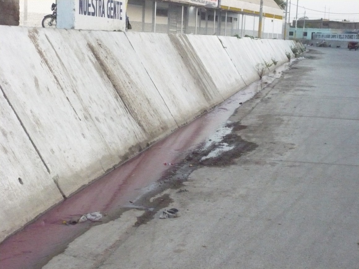 canal vía contaminado