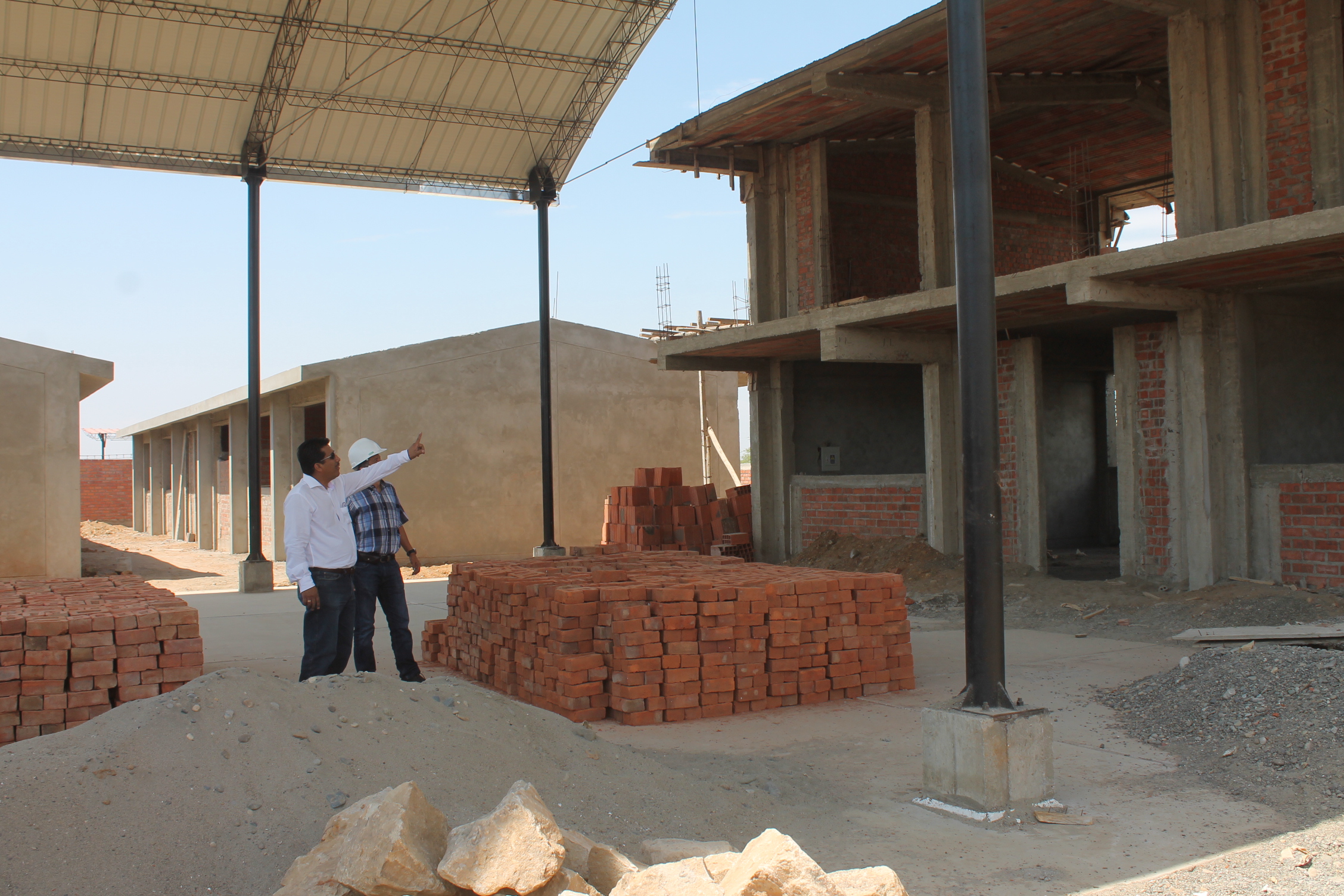 alcalde supervisó obra de Chalacalá