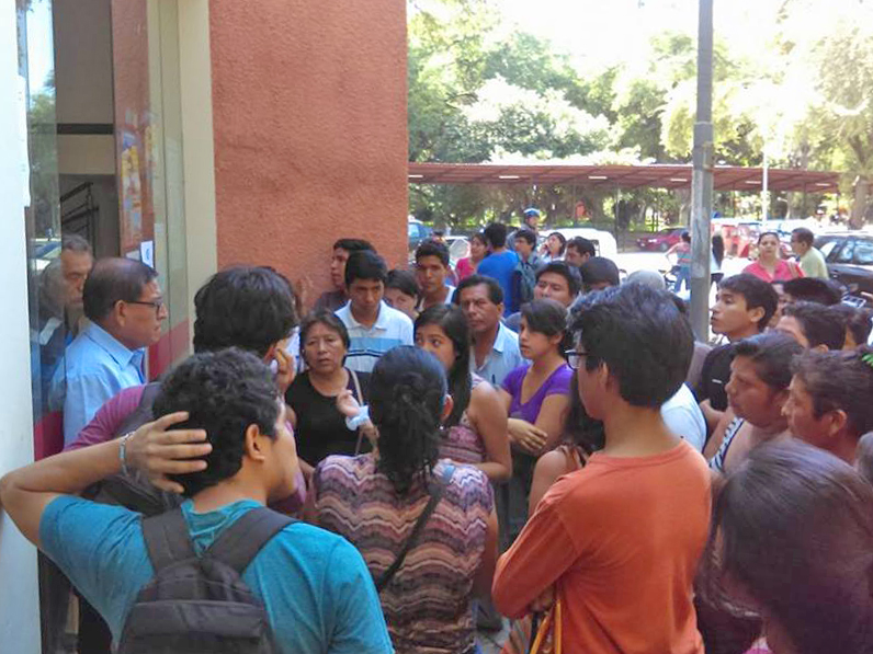 alumnos UNP reclaman
