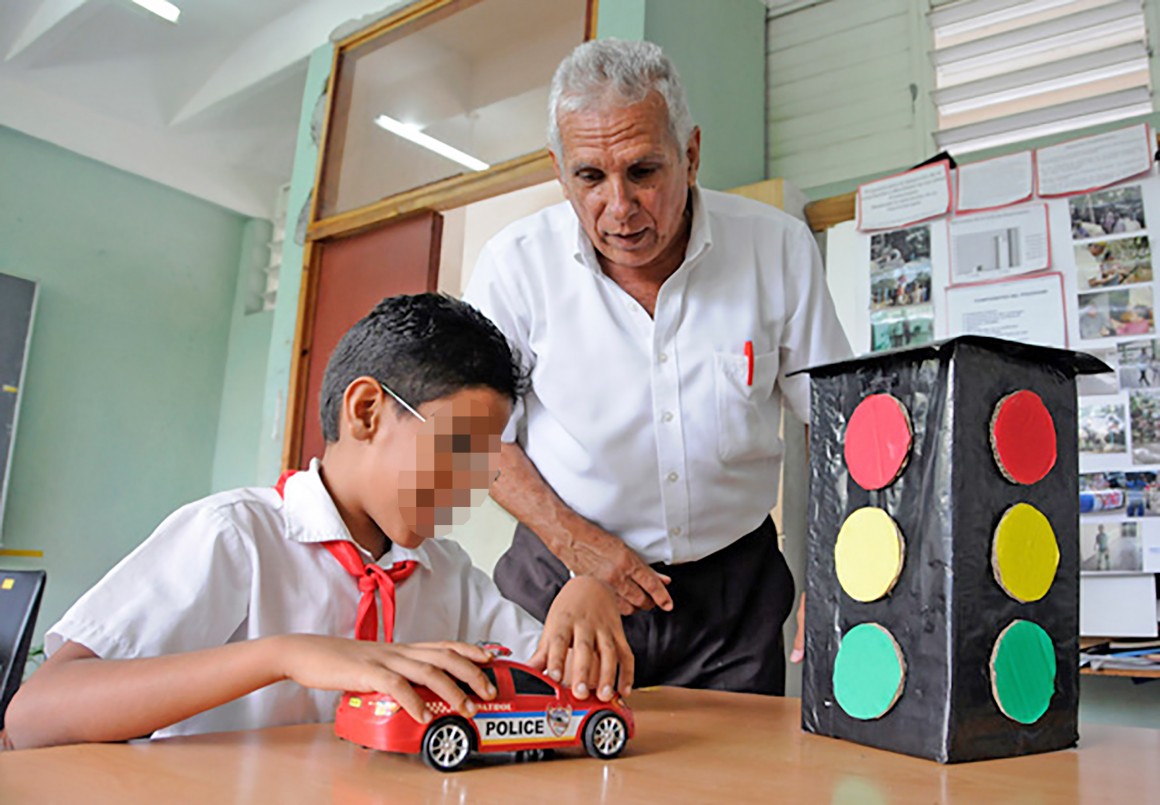 niños especial en colegio