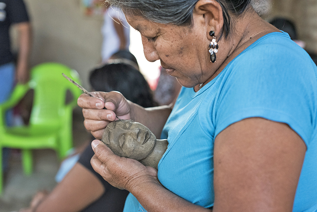 mujer_artesana