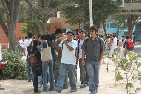 011390-foto-mas-14-mil-estudiantes-universidad-nacional-piura-unp-beneficiados-policlinico
