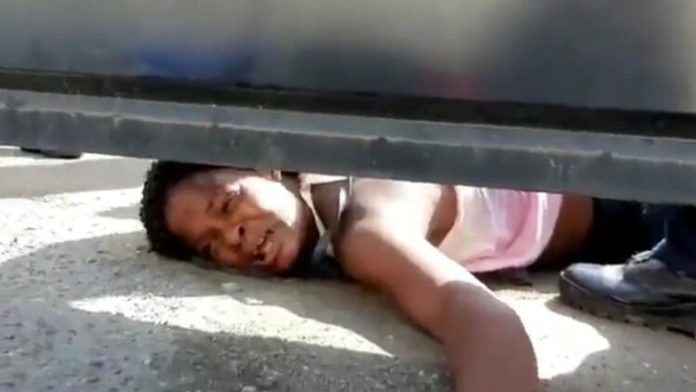 Migrante-grita-por-libertad-en-Chiapas-2