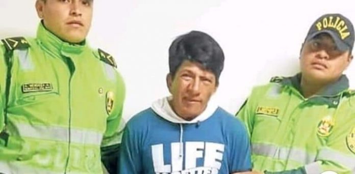 detenido_desnudo_conhija