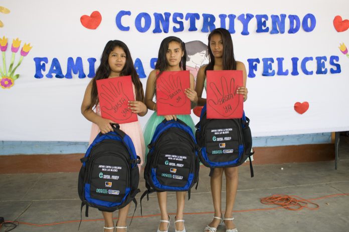 Alumnas ganadoras del concurso "Construyendo Familias Felices" Alumnas ganadoras del concurso "Construyendo Familias Felices"