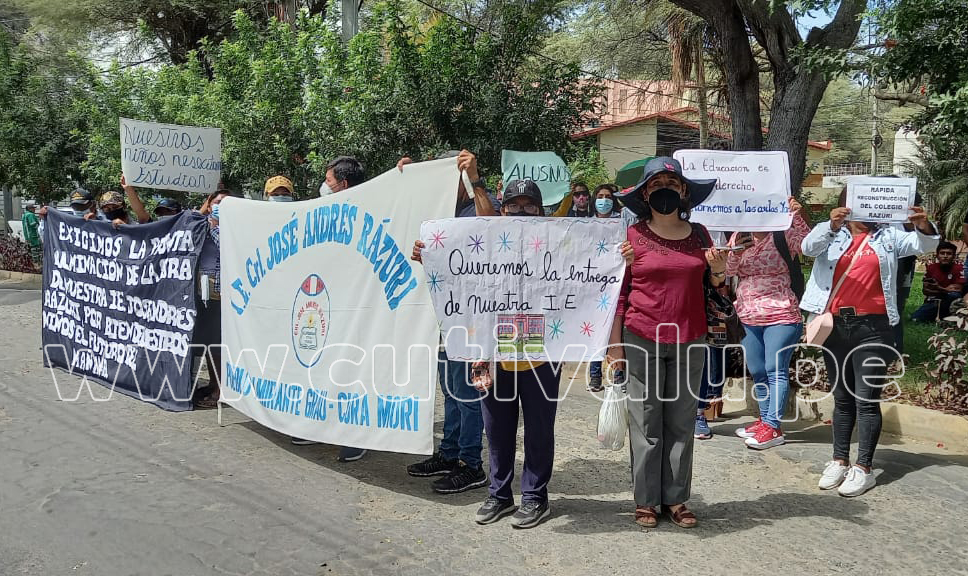 Cura Mori: Docentes y padres de familia protestan para que se culmine ...