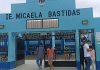 Los electores de la I.E. José Olaya ahora votarán el colegio Micaela Bastidas en Veintiséis de Octubre./ Foto: Alexander Cueva.
