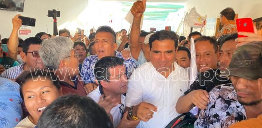 El candidato de Contigo Región recibió los resultados acompañado de sus simpatizantes. / Foto: Diego Castro.