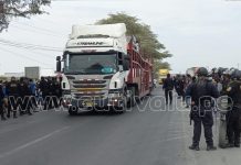 Los transportistas del país acataron un paro nacional ante el alza del precio de los combustibles y otras demandas./ Foto: Néstor Vélez Cutivalú.