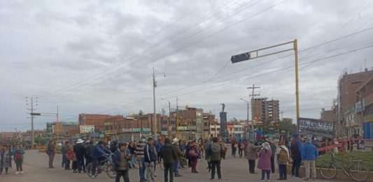 Manifestantes protestan en el sur del país. / Foto: Pachamama Radio.