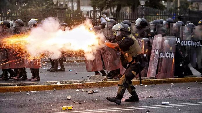 ProtestasPeruPolicia