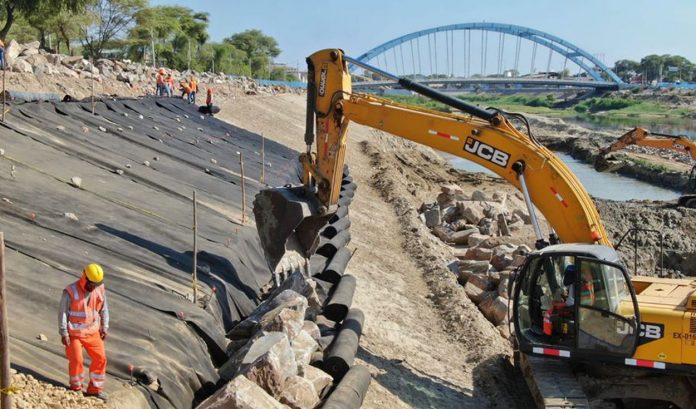 defensas ribereñas impedimento Castilla: construcción de defensa ribereña deja “atrapadas” a más de 80 familias