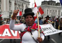 Fiscalía investiga represión a mujeres aimaras en protestas en Lima, anuncia ministra de la Mujer