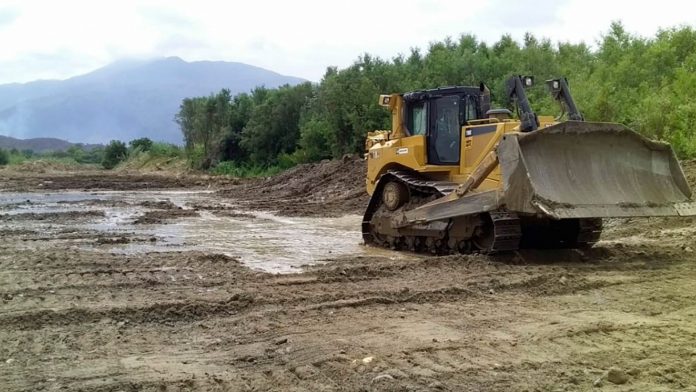 Descolmatación en río Chipillico