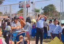 Catacaos: padres de familia del colegio N° 14037 protestan por deuda en los servicios de agua y luz