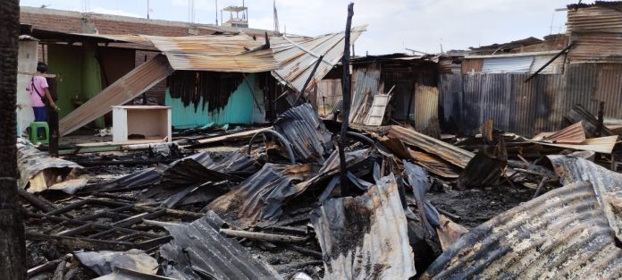 Dos familias resultaron damnificadas tras voraz incendio en Veintiséis de Octubre