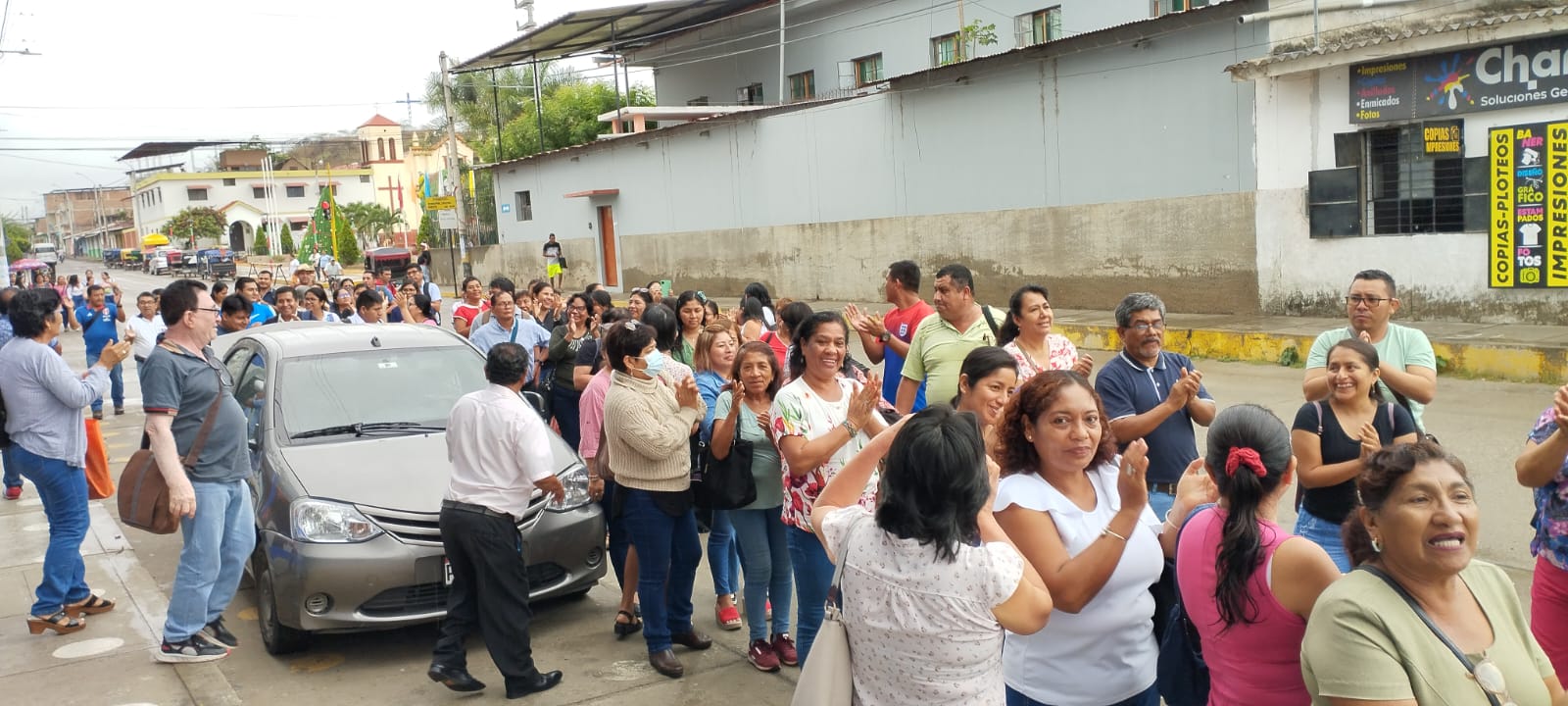 Morropón: Docentes protestan para exigir el pago de sus remuneraciones