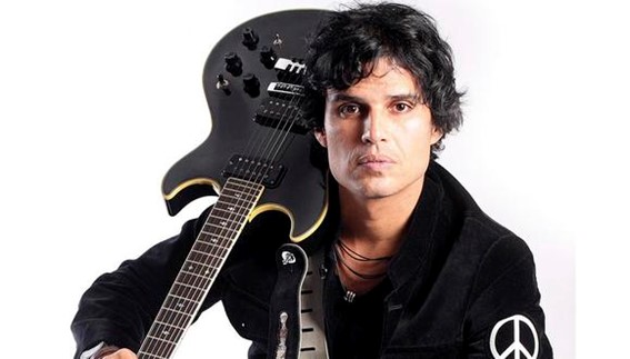 Pedro Suárez El rock peruano en luto por la partida del intérprete y músico Pedro Suárez Vért
