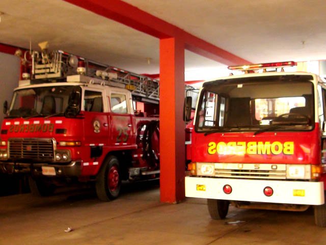 Grifos contraincendios y la falta de vehículos limitan labor de los bomberos