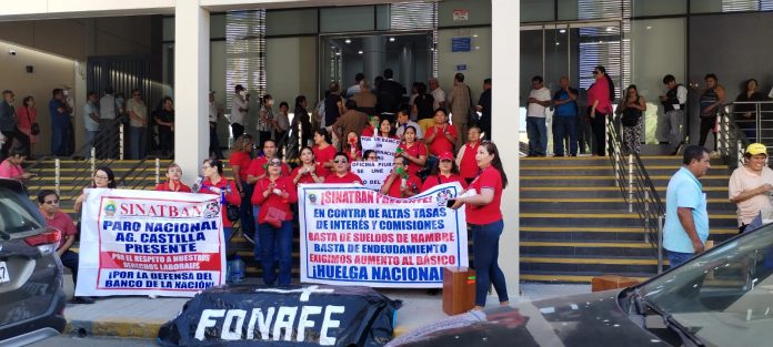 Piura: Más de 5 mil trabajadores del Banco de la Nación exigen aumento salarial