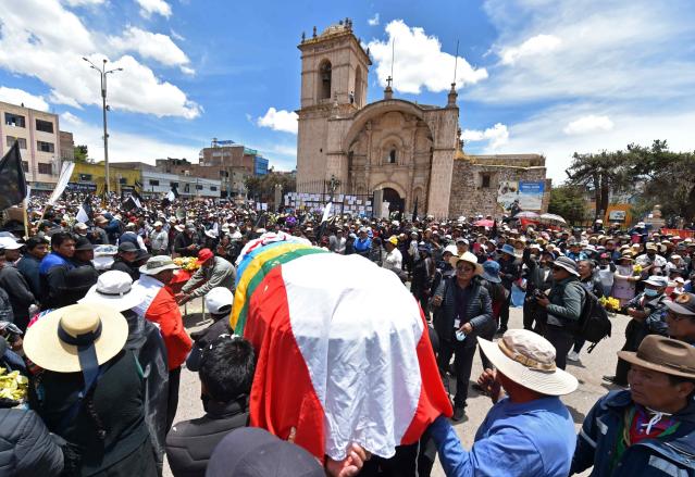 Piden a Boluarte no viajar a Puno y mostrar respeto por el luto de las víctimas