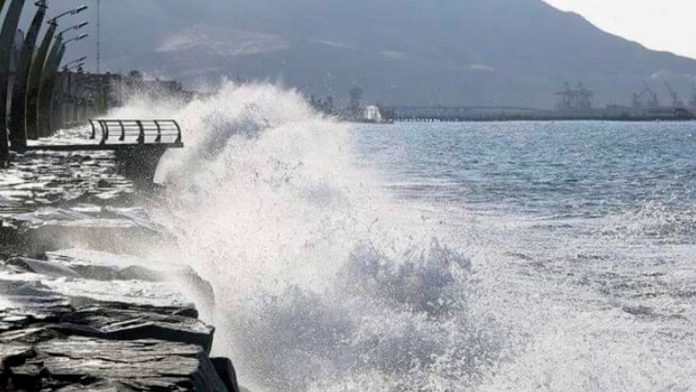 Cierran 11 puertos de Talara por oleaje anómalo