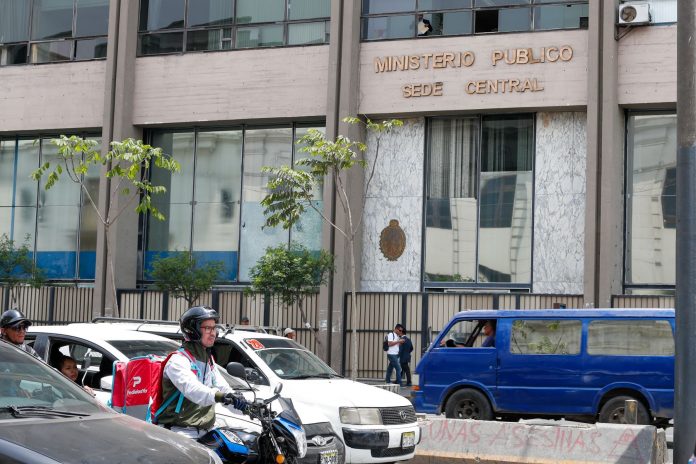 Proponen segundo proyecto de Ley que busca declarar en emergencia a la Fiscalía Proponen segundo proyecto de Ley que busca declarar en emergencia a la Fiscalía