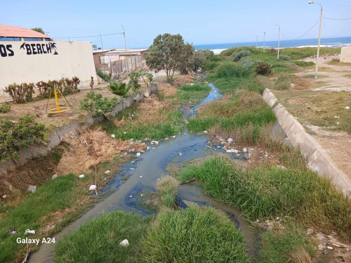 Contaminación: desagües desembocan en playas de Talara