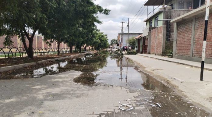 Piura: vecinos de la Urb. Los Jardines piden solución al colapso de aguas servidas