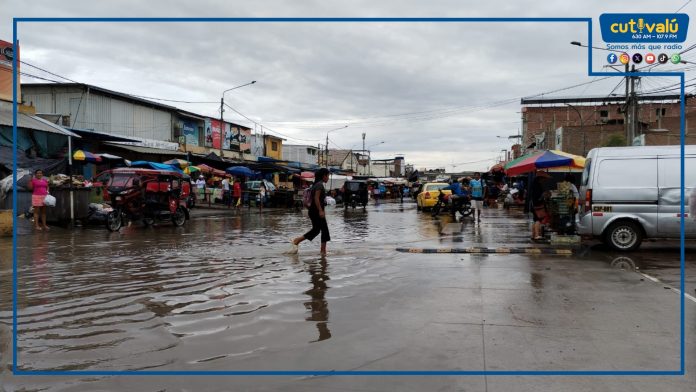 LLUVIAS EN PIURA Piura soporta lluvia de siete horas: calles lucen como una caricatura de Venecia