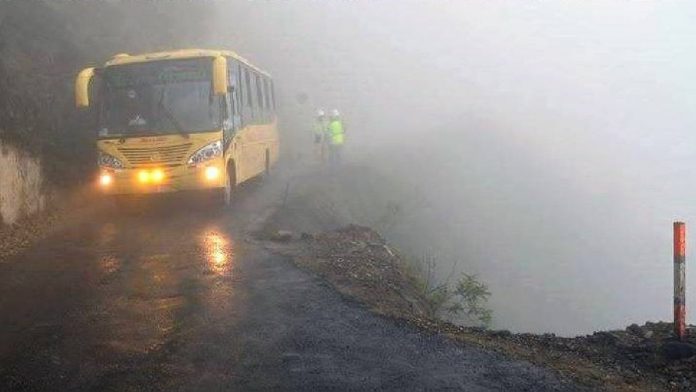 Tramo de la carretera Canchaque-Huancabamba en peligro por uso de material resbaladizo