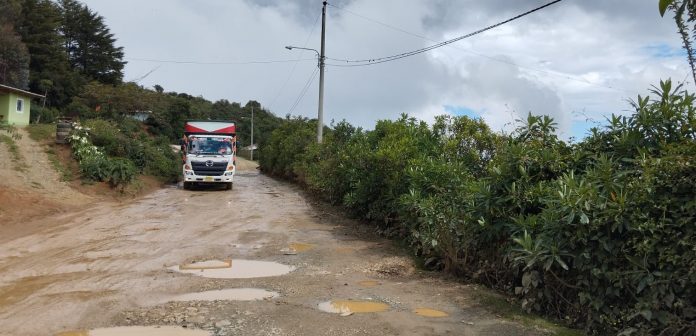 Ayabaca: transportistas exigen a Provias el mantenimiento de la carretera