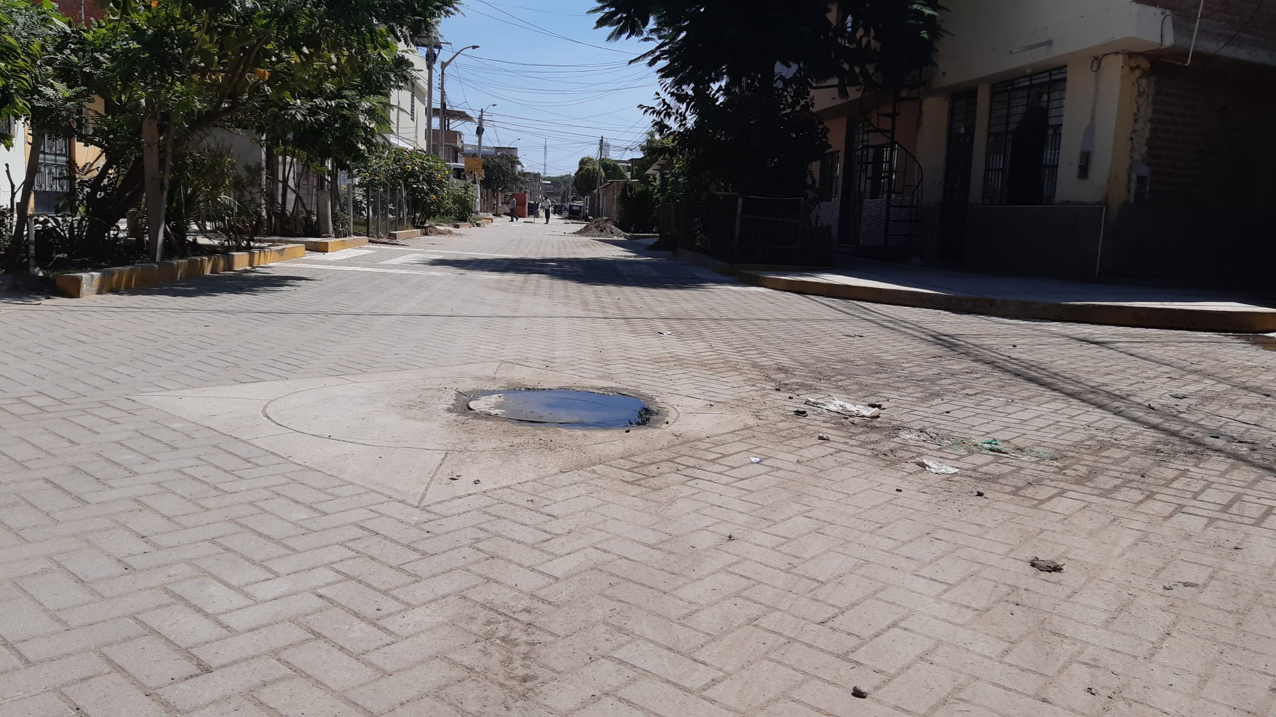 Piura: vecinos de Laguna Azul reportan constantes colapso de desagües en la zona