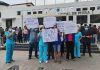 Piura: Personal de Hospital Universitario exige el pago de sus remuneraciones