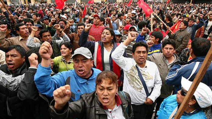 Maestros consideran proyecto de ley del Ejecutivo como una mordaza Maestros consideran proyecto de ley del Ejecutivo como una mordaza