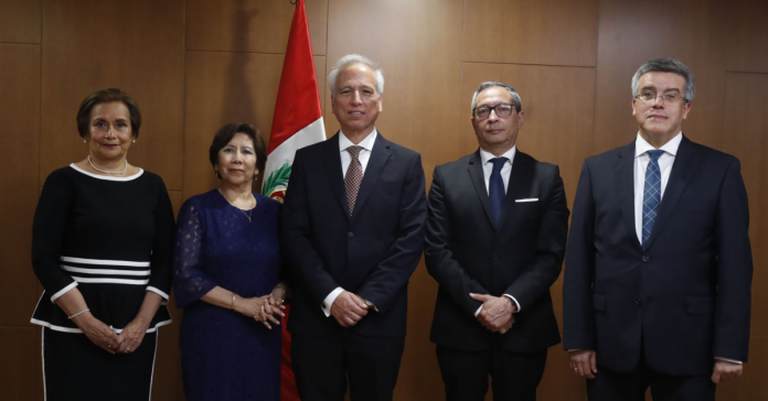 Rechazan inhabilitación de dos miembros de JNJ Rechazan inhabilitación de dos miembros de JNJ