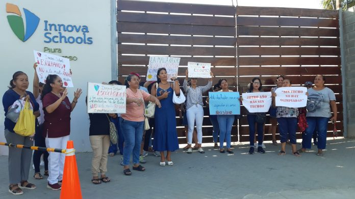 Piura madres de familia exigen techado en patio de I.E Innova School Piura: madres de familia exigen techado en patio de I.E Innova School