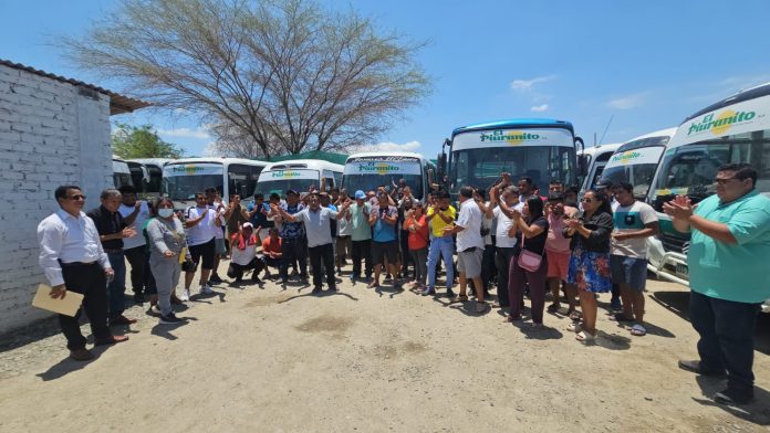 Más de 20 mil usuarios se quedarían sin transporte por falta de permiso de circulación de El piuranito Más de 20 mil usuarios se quedarían sin transporte por falta de permiso de circulación de El piuranito