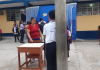 Piura: alumnos llevan sus propias sillas y mesas por falta de mobiliario en colegio Ignacio Merino