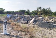 Piura: reportan abandono de residuos de construcción del parque Néstor Martos en la Panamericana Norte