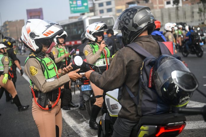 Policía de tránsito es la única autorizada para intervenir a choferes, afirma TC