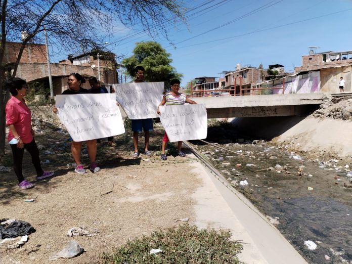 Piura: vecinos del asentamiento 18 de Mayo exigen la limpieza del dren Sullana