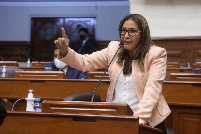 Fiscal y congresista Magaly Ruíz pactaron en dólares archivar caso ‘Mochasueldo’