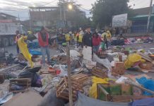 Desalojan a 100 ambulantes del mercado de Piura
