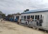 Más de cien niños estudian en aulas prefabricadas abandonadas en Las Dalias
