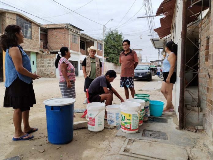 Castilla: cerca de 20 mil personas padecen por el corte de agua en el A.H. Chiclayito