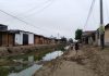 Veintiséis de Octubre: familias sufren por colapso de desagües en Los Robles