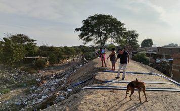 Río Piura: vertimiento de aguas servidas sobre la margen izquierda ponen en riesgo el dique de la zona de Castilla