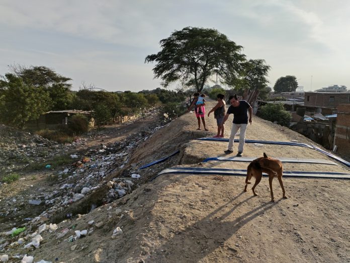 Río Piura: vertimiento de aguas servidas sobre la margen izquierda ponen en riesgo el dique de la zona de Castilla